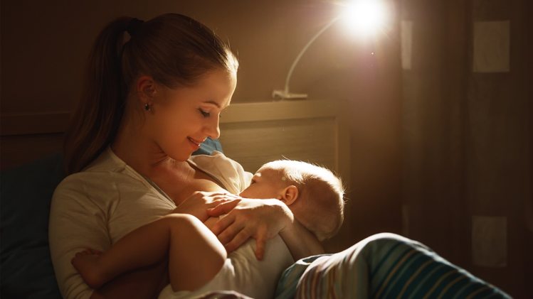 माँ के दूध के फायदे - Benefits of breastfeeding